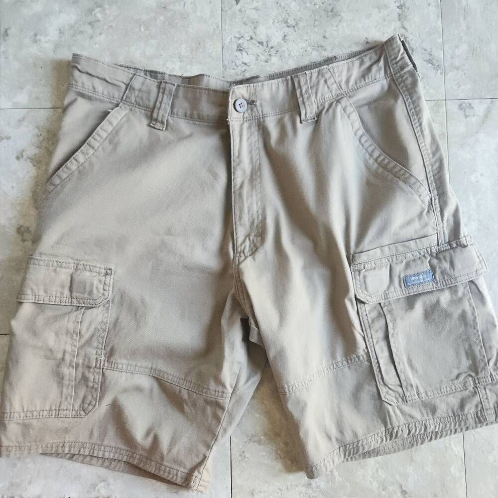 R26 Wrangler classic fit chino cargo shorts Sz 36